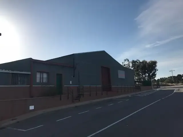 Fachada de la nave de Palets García en el polígono de Algorfa